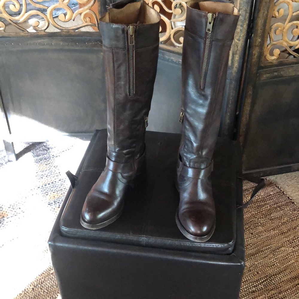 Chocolate brown Vero Cuoio boots.